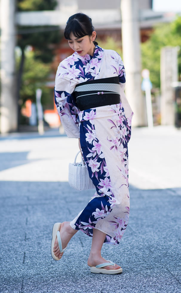 Chic and Elegant Purple Yukata with Flower Patterns | Kimono rental in ...