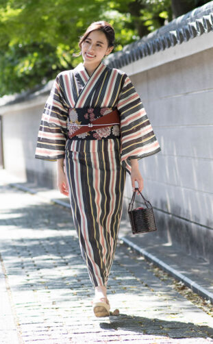 A Dignified Looking Retro Black Yukata with an Amazing Stripe Pattern