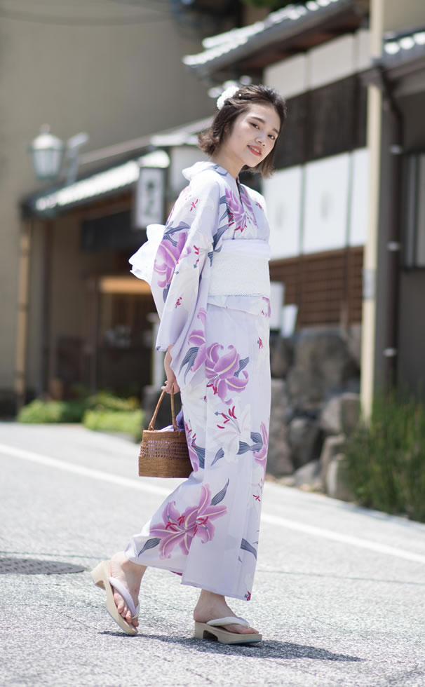 Neat Pale Purple Yukata with a Lily Pattern | Kimono rental in Kyoto ...