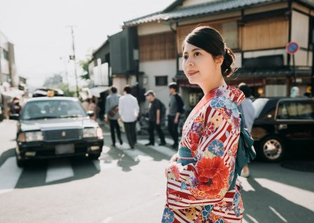 Why advance reservations are recommended when renting a kimono