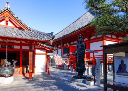 Spots you want to go to in Kyoto for New Year’s when you rent a kimono/You can drink tea that will bring you good health! “Rokuharamitsuji Temple”