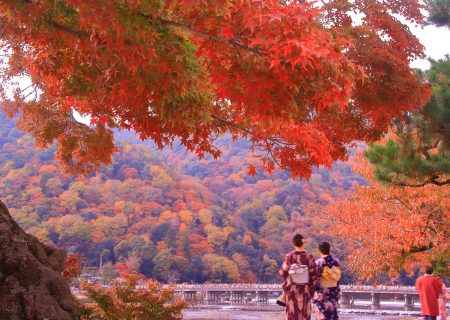Rent a Kyoto kimono at Togetsukyo Bridge, enjoy the autumn leaves and the sound of water!