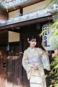 秋の京都を彩る着物日和🍂 わぷらす京都 八坂神社店で楽しむ本格着物シーズン
