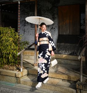 Kimono rental in Kyoto｜Experience Japan Kyoto Through Kimono｜Elegant Kimono Rental in Kyoto | Explore Kiyomizu-dera & Yasaka Shrine in Houmongi