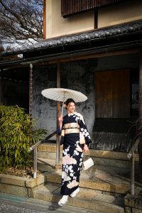 Kimono rental in Kyoto｜Experience Japan Kyoto Through Kimono｜🎍 Welcome the New Year in a Houmongi Kimono – A Beautiful Kyoto New Year 👘
